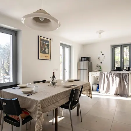 Apartment Guesthost - Oltre Il Mare - Peaceful Retreat In Liguria Vezzano Ligure